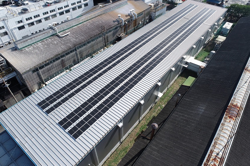 荒子工場屋根に設置した太陽光発電パネル（PPAモデル）