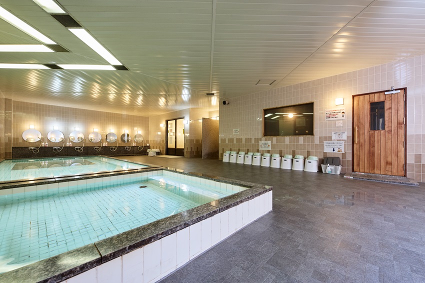 ウナ付き大浴場